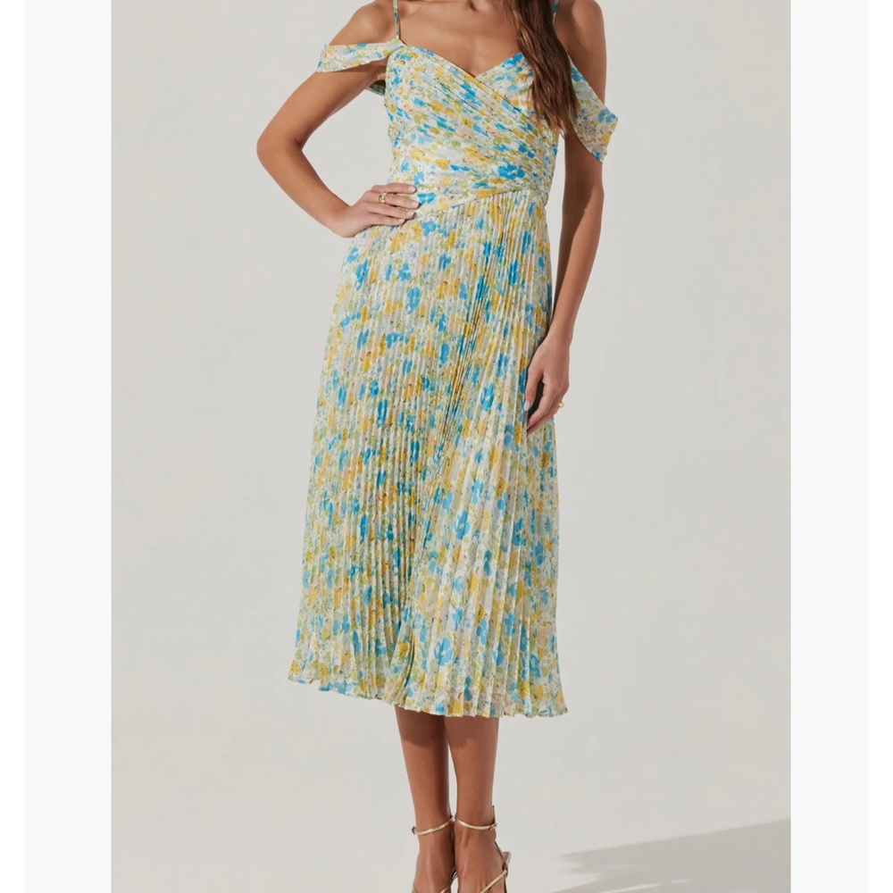 Astr Floral Pleated Midi Dress in Yellow and Blue